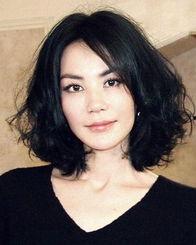 黑发女明星照片,揭秘当红女明星的时尚风采