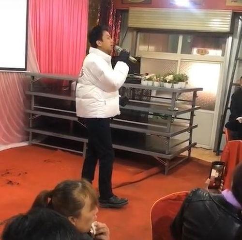 明星参加婚礼唱歌视频,明星婚礼现场献唱瞬间回顾